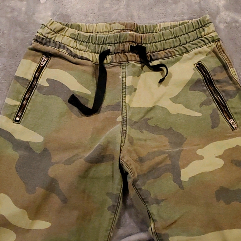 EUC TNA camo Joggers